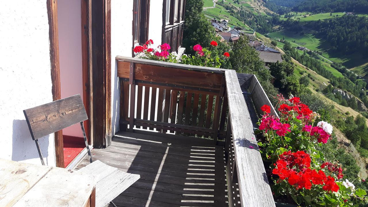 Gasthaus Weisskugel Hotel Malles Venosta Luaran gambar