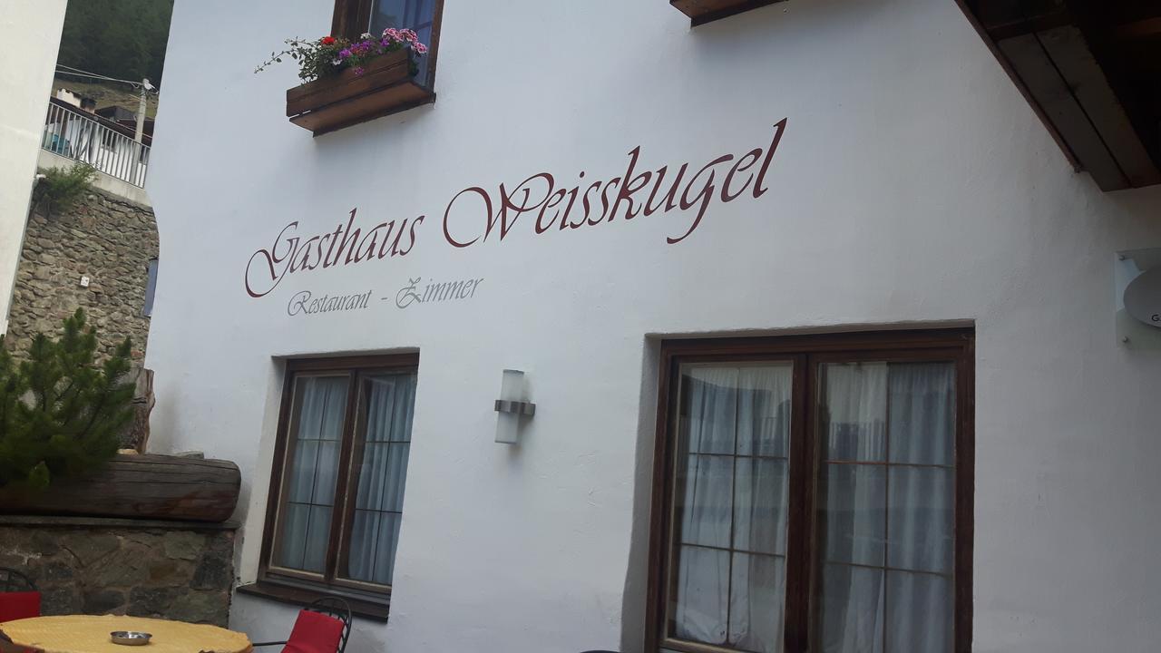 Gasthaus Weisskugel Hotel Malles Venosta Luaran gambar