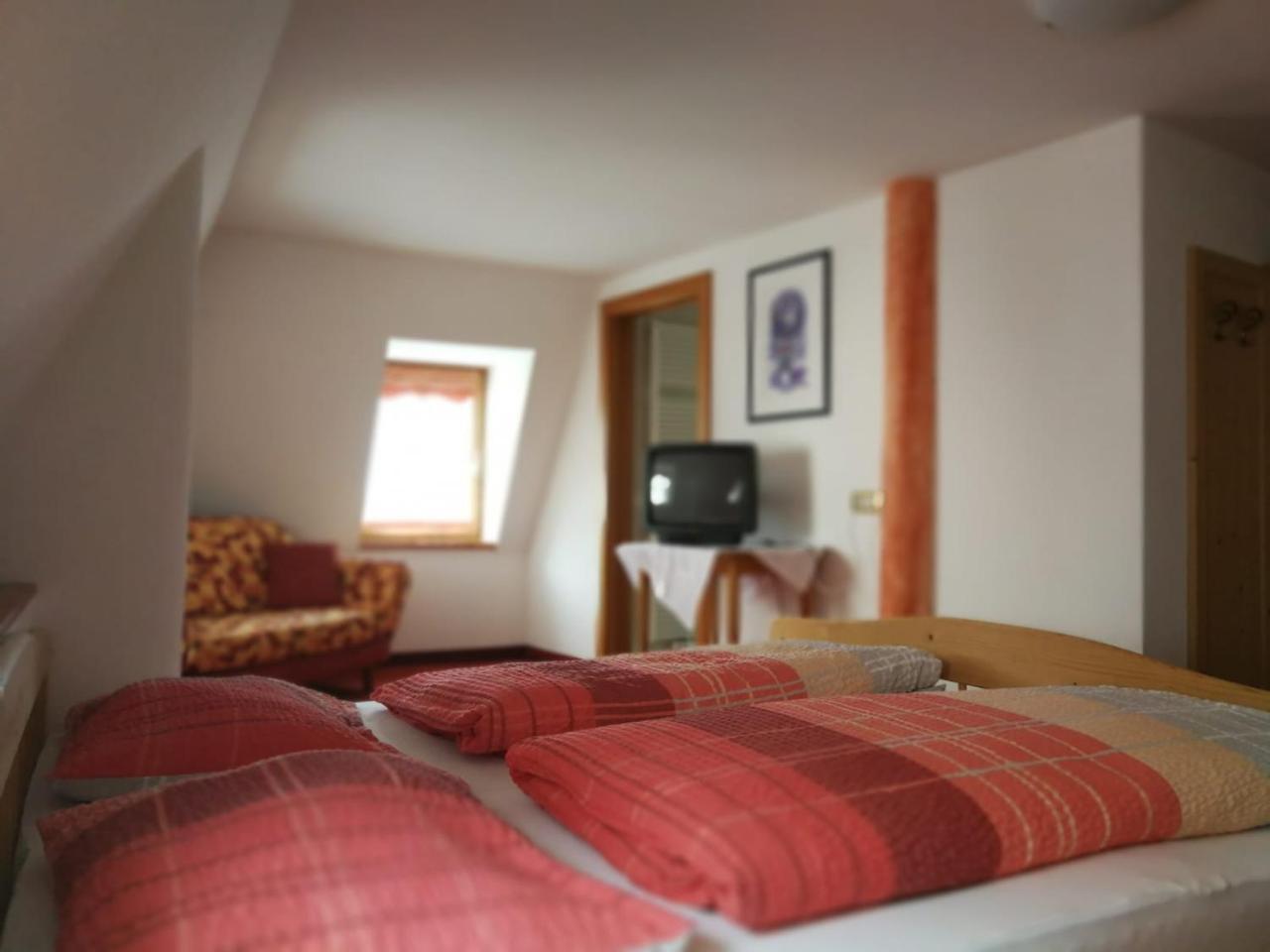 Gasthaus Weisskugel Hotel Malles Venosta Luaran gambar