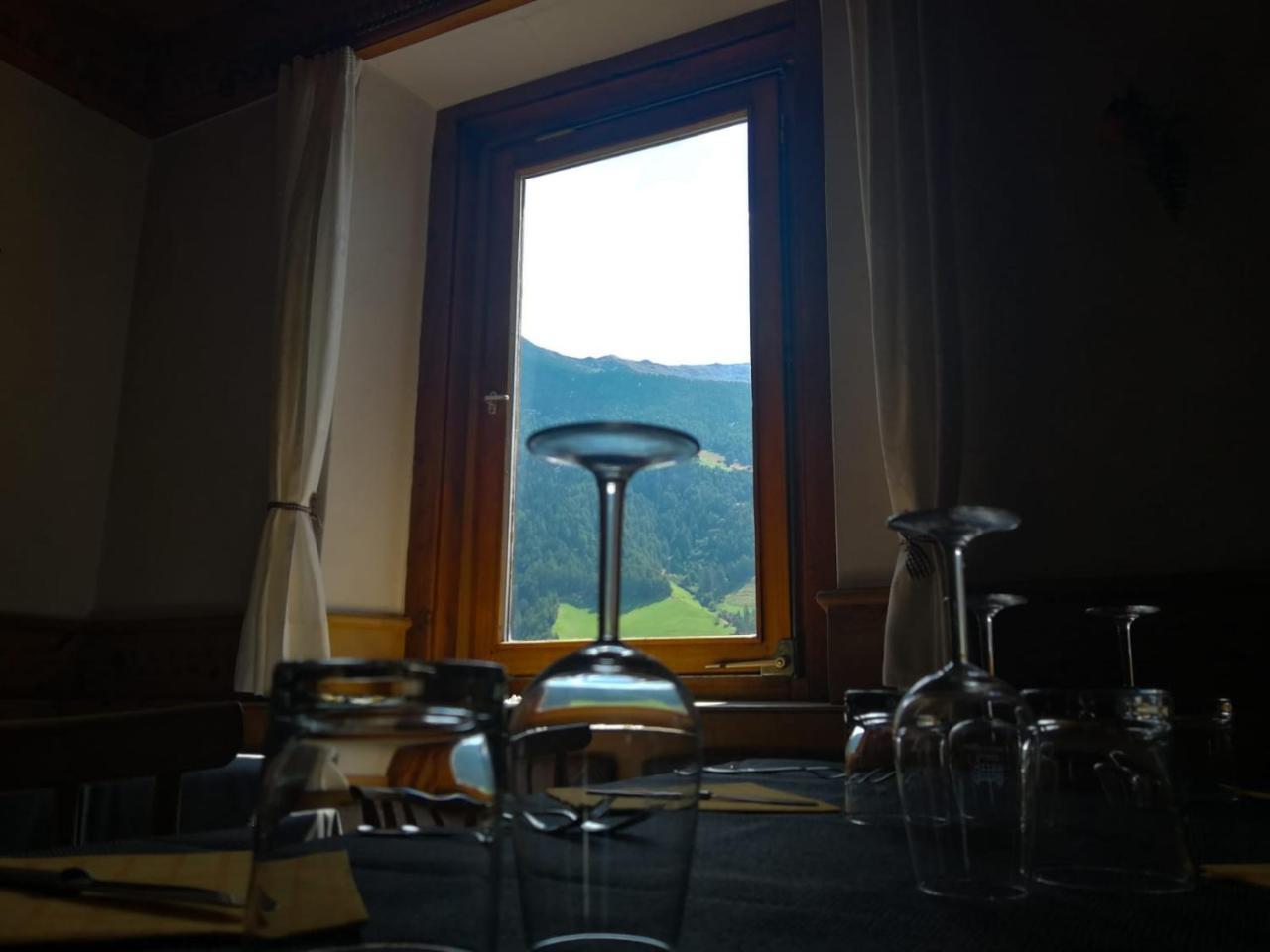 Gasthaus Weisskugel Hotel Malles Venosta Luaran gambar