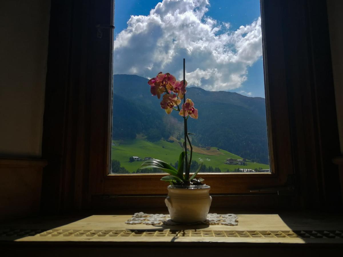 Gasthaus Weisskugel Hotel Malles Venosta Luaran gambar