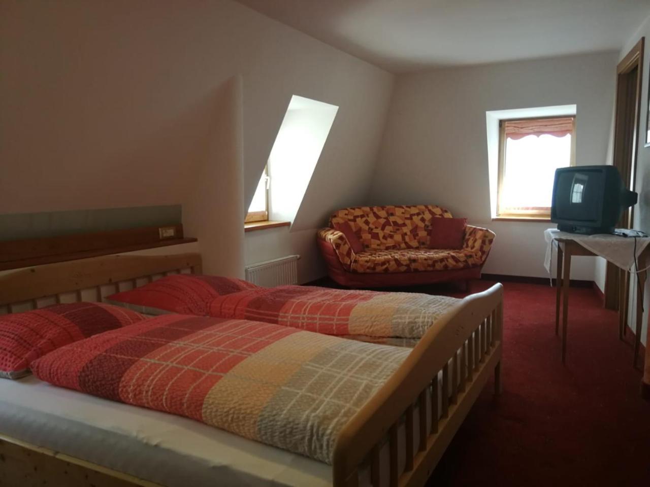 Gasthaus Weisskugel Hotel Malles Venosta Luaran gambar