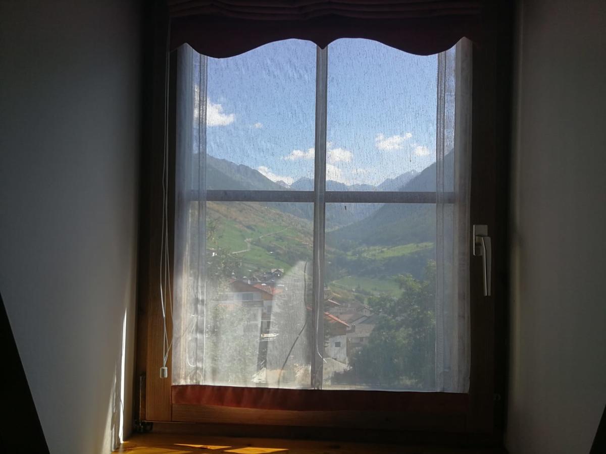 Gasthaus Weisskugel Hotel Malles Venosta Luaran gambar