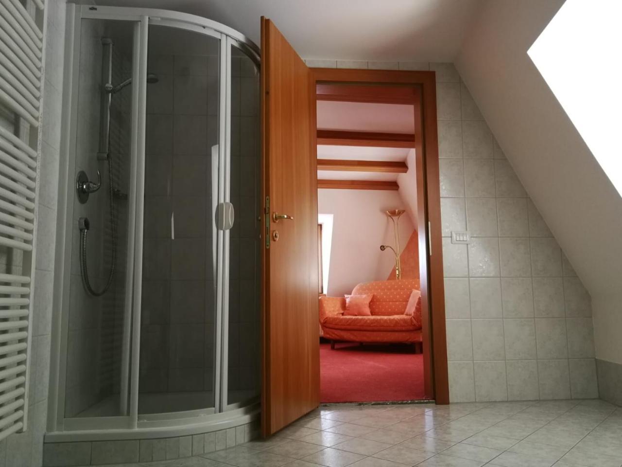 Gasthaus Weisskugel Hotel Malles Venosta Luaran gambar