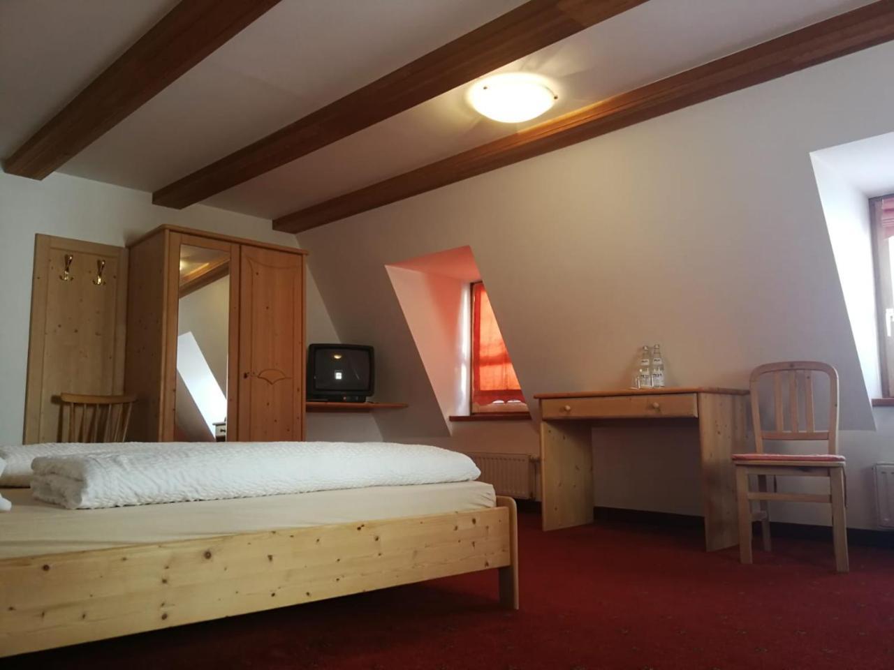Gasthaus Weisskugel Hotel Malles Venosta Luaran gambar