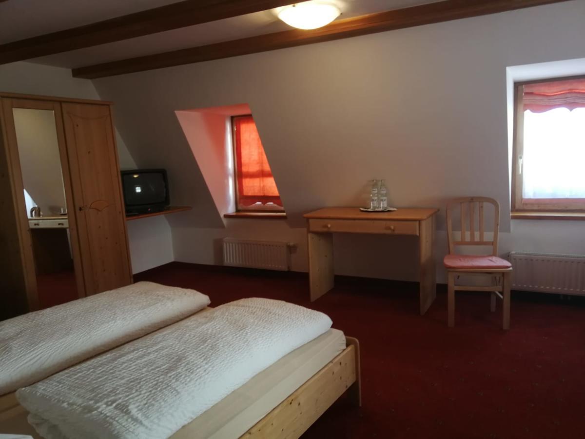 Gasthaus Weisskugel Hotel Malles Venosta Luaran gambar