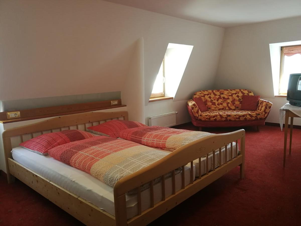 Gasthaus Weisskugel Hotel Malles Venosta Luaran gambar