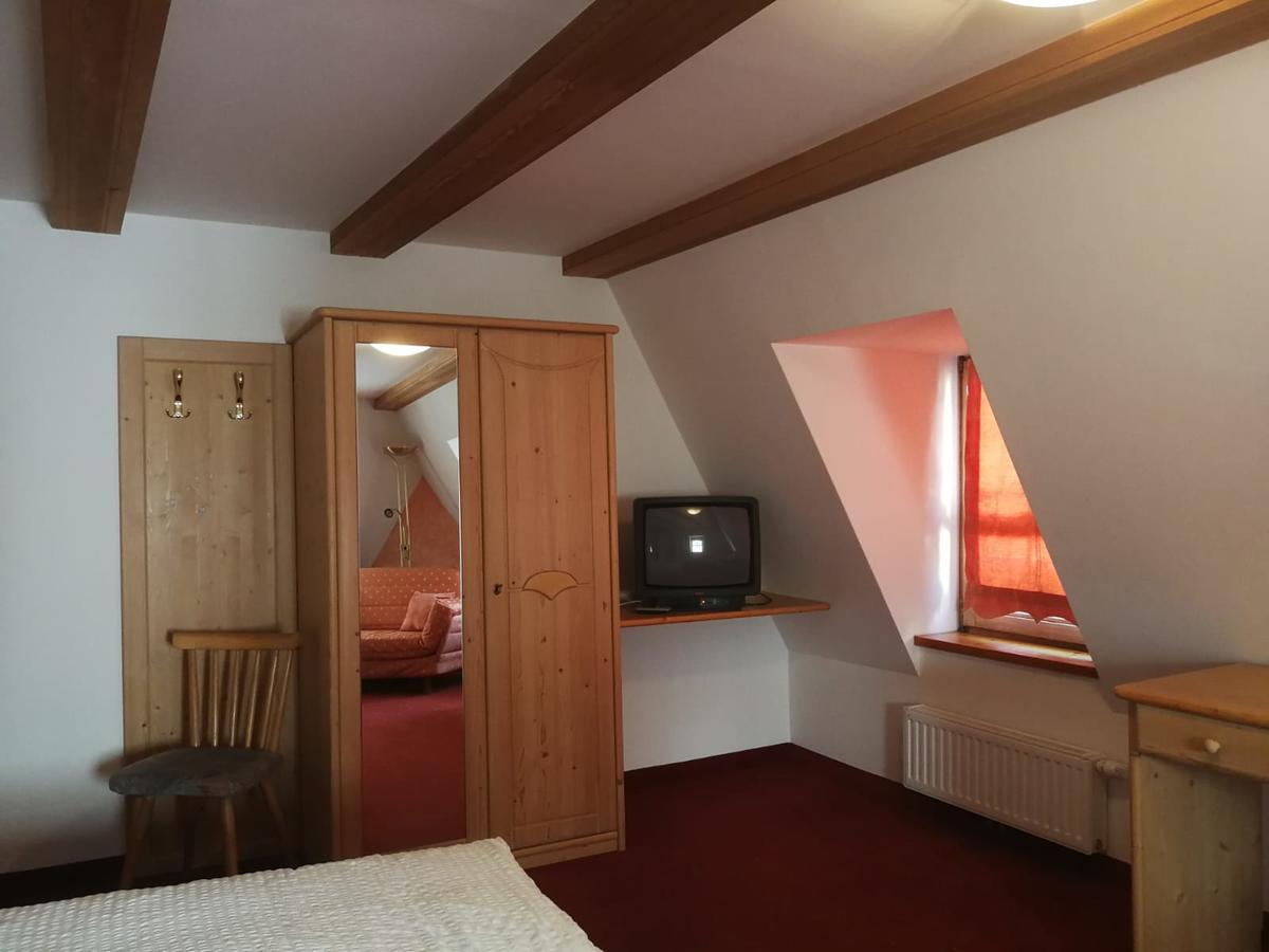 Gasthaus Weisskugel Hotel Malles Venosta Luaran gambar