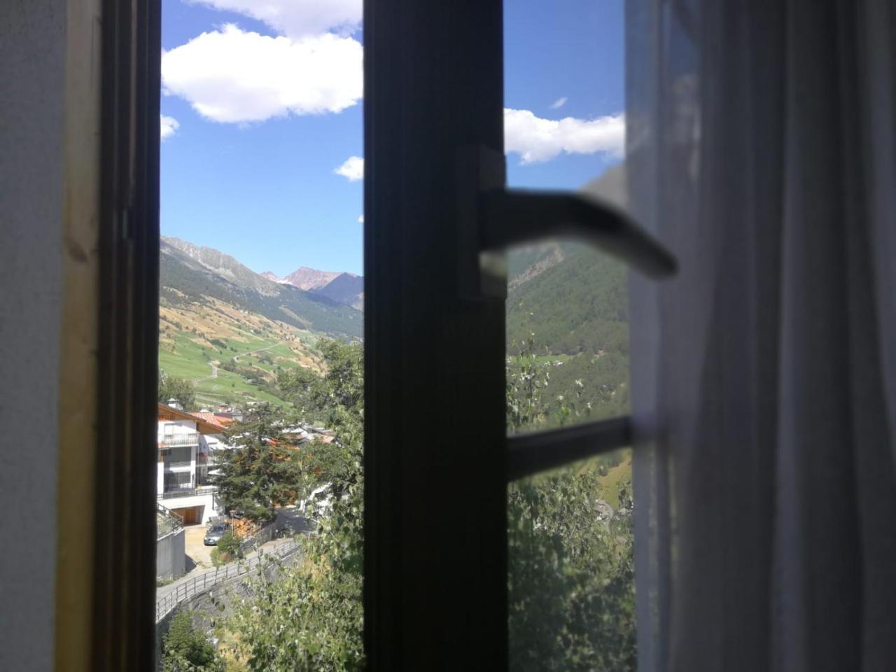 Gasthaus Weisskugel Hotel Malles Venosta Luaran gambar