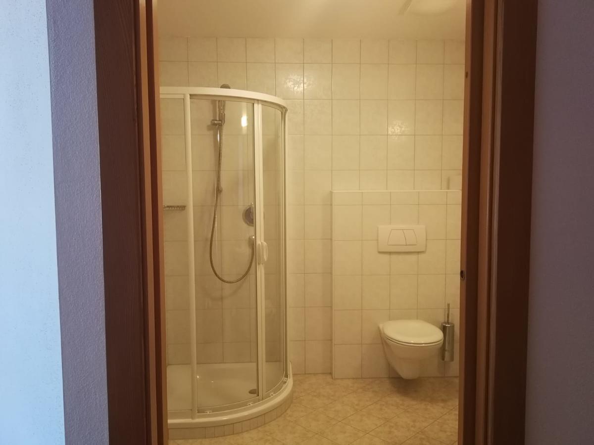 Gasthaus Weisskugel Hotel Malles Venosta Luaran gambar