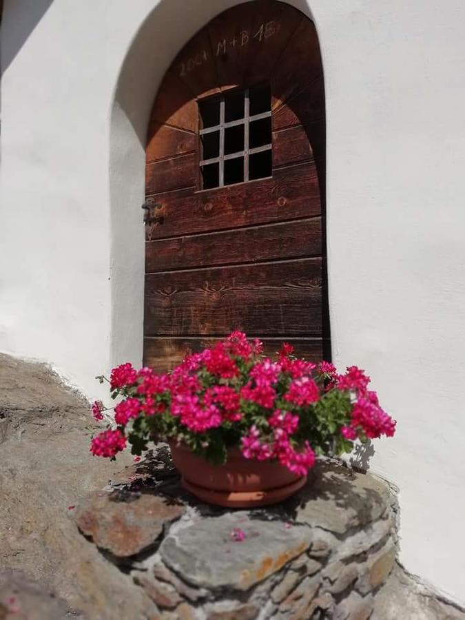 Gasthaus Weisskugel Hotel Malles Venosta Luaran gambar