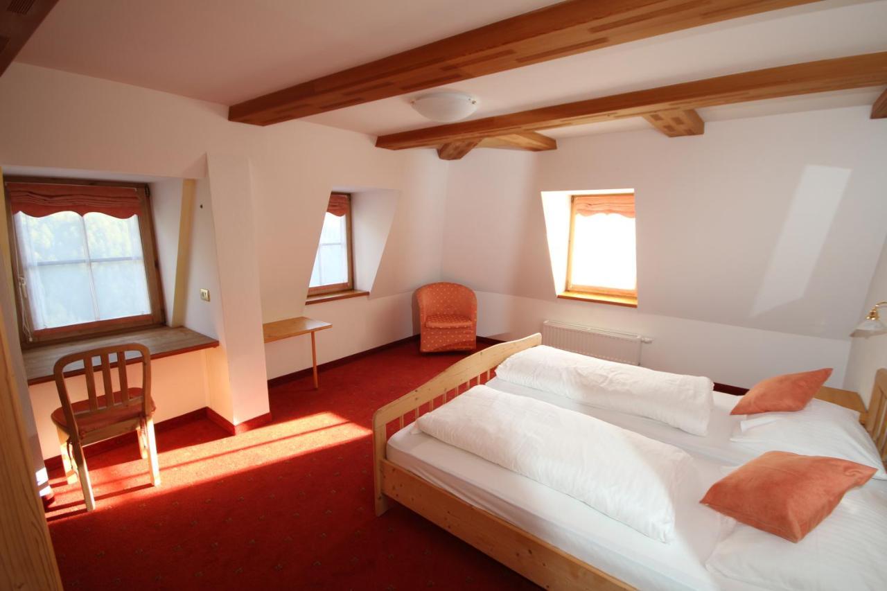 Gasthaus Weisskugel Hotel Malles Venosta Luaran gambar